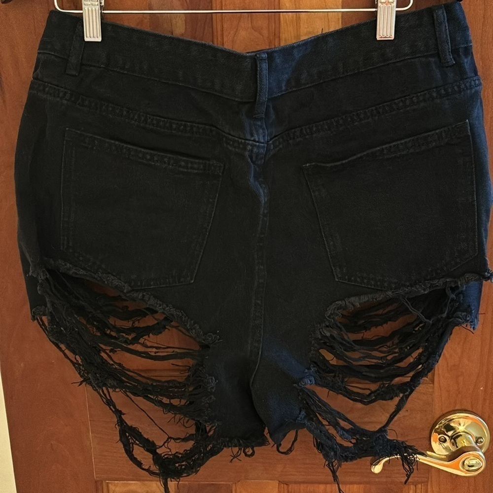 NWT SHEIN Distressed Black Shorts - size 0XL​​ - Picture 4 of 7